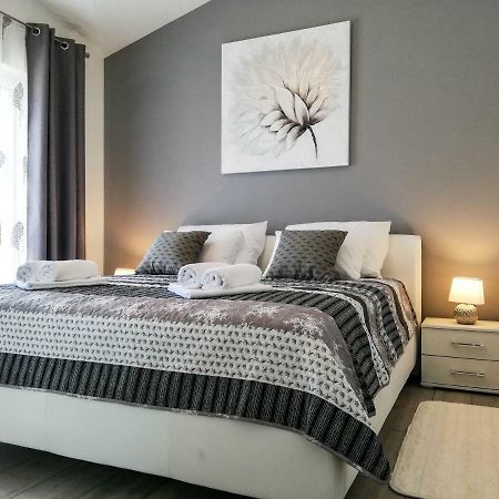 Apartment Sara Каштела Екстер'єр фото