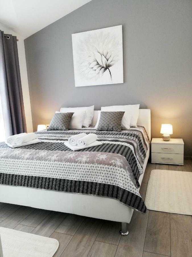 Apartment Sara Каштела Екстер'єр фото