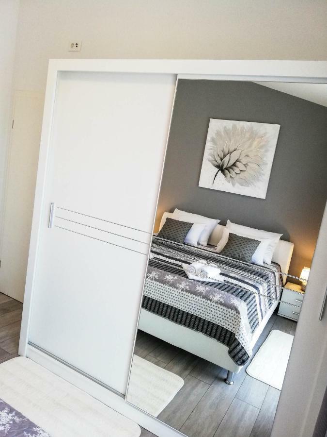Apartment Sara Каштела Екстер'єр фото