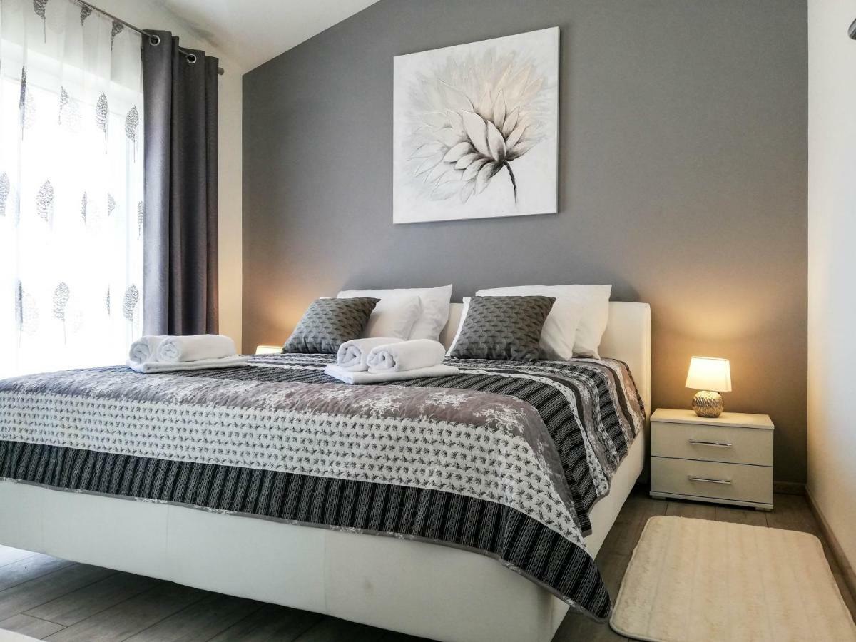 Apartment Sara Каштела Екстер'єр фото